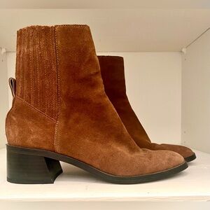 Dolce Vita Suede Bootie Size 8.5